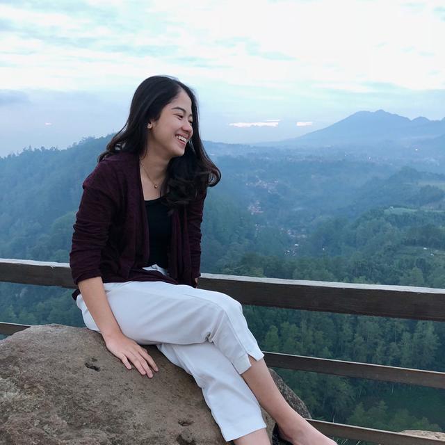 6 Potret Cantik Sabina Katya, Pemeran Mantili di Sinetron Saur Sepuh The Series