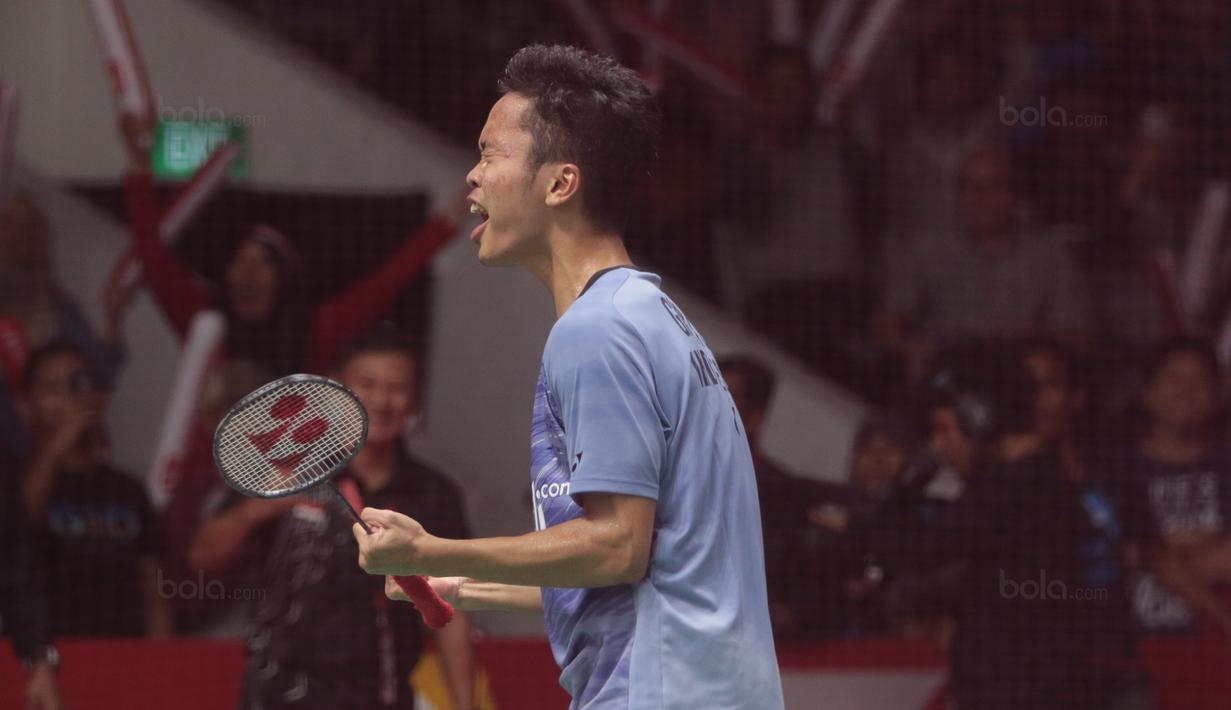 Ekspresi Anthony Ginting usai kalahkan Chen Long  pada perempatfinal Daihatsu Indonesia Master 2018 di Istora Senayan, Kamis (26/1/2018). Ginting menang 	21-11 16-21 21-18. (Bola.com/Nick Hanoatubun)