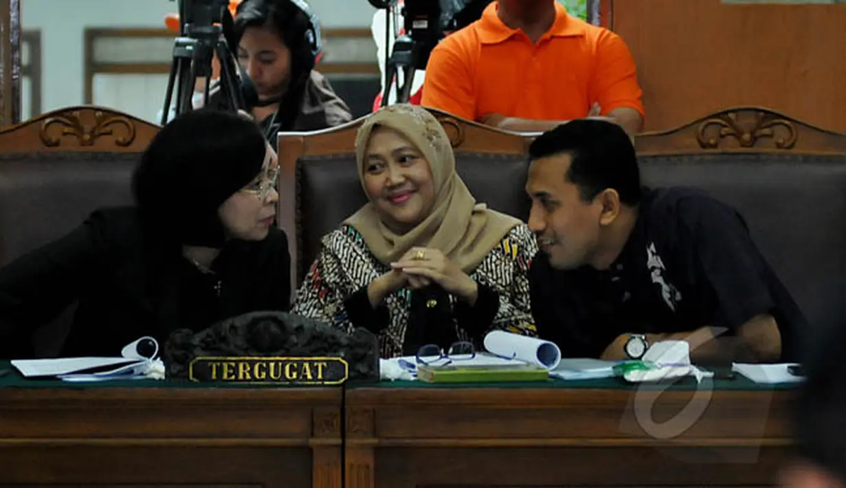 Tim kuasa hukum KPK saat menghadiri sidang lanjutan praperadilan Budi Gunawan kepada KPK di PN Jakarta Selatan, Senin (9/2/2015). (Liputan6.com/Johan Tallo)