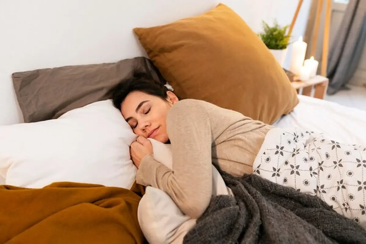 Ilustrasi perempuan tidur, bermimpi