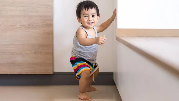 bayi belajar jalan