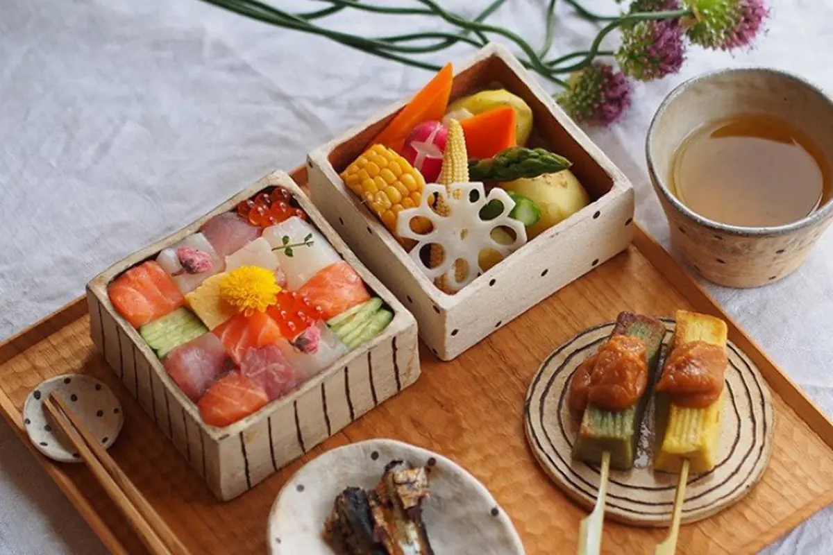 [Bintang] 10 Rupa Sushi Mozaik, Tren Makan Siang Baru di Jepang
