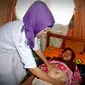 Petugas Kesehatan memeriksa ibu hamil. Foto: jhpiego.org