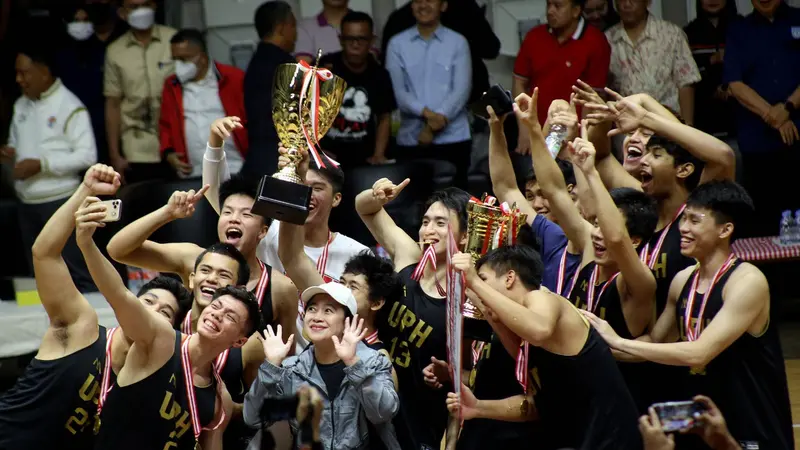 Kalahkan Perbanas, UPH Juara Basket Puan Maharani Cup - Bola Liputan6.com