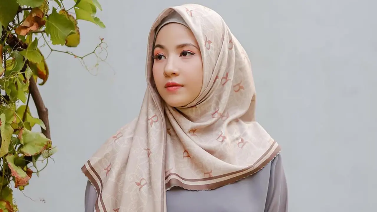 4 Gaya Hijab Ala Natasha Rizki