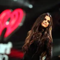 Selena Gomez memang sudah terkenal akan kualitas vokal dan penampilannya yang selalu memukau banyak publik. Mantan kekasih Justin Bieber ini memiliki ciri khas pada tubuh mungilnya nan seksi. (AFP/Bintang.com)