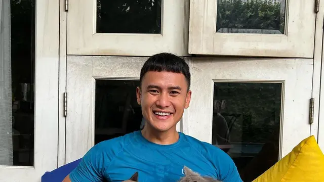 Rambut Poni Choky Sitohang