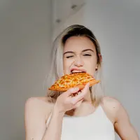 Ilustrasi makan/copyright unsplash.com/Damian Barczak