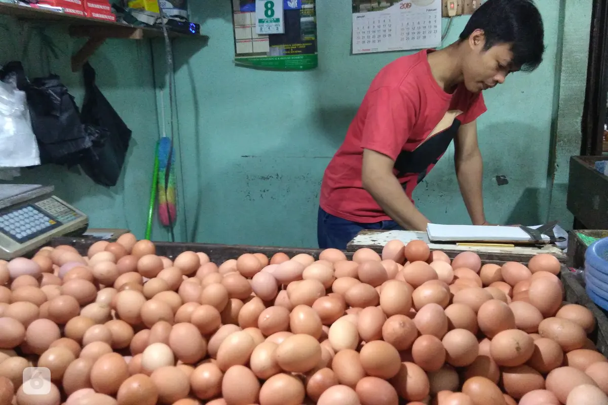 Imam (27), Pedagang telur di Pasar Grogol