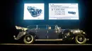Mobil Mercedes-Benz 770K Grosser Open Tourer keluaran 1930-an milik Adolf Hitler dilelang di Scottsdale, Arizona, AS, (17/1). Mobil ini pernah digunakan Hitler untuk merayakan kekalahan Prancis dalam sebuah parade di Berlin 1940. (AFP Photo/Laura Segall)