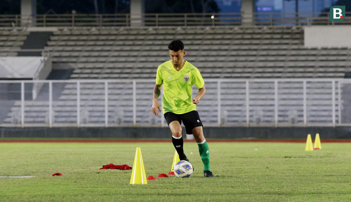 <p>Pemain keturunan Kai Boham mengikuti sesi latihan Timnas Indonesia U-19 jelang Piala AFF U-19 2022 di Stadion Madya, Jakarta, Selasa (21/6/2022). (Bola.com/M Iqbal Ichsan)</p>