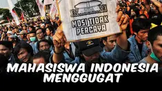 Demo yang diikuti ribuan mahasiswa di depan Gedung DPR/MPR, Selasa, (24/9/2019) berujung ricuh. Bentrokan dengan aparat tak bisa dihindarkan saat ribuan mahasiswa yang memadati gedung wakil rakyat menolak untuk dibubarkan. Diketahui aksi ini untuk me...