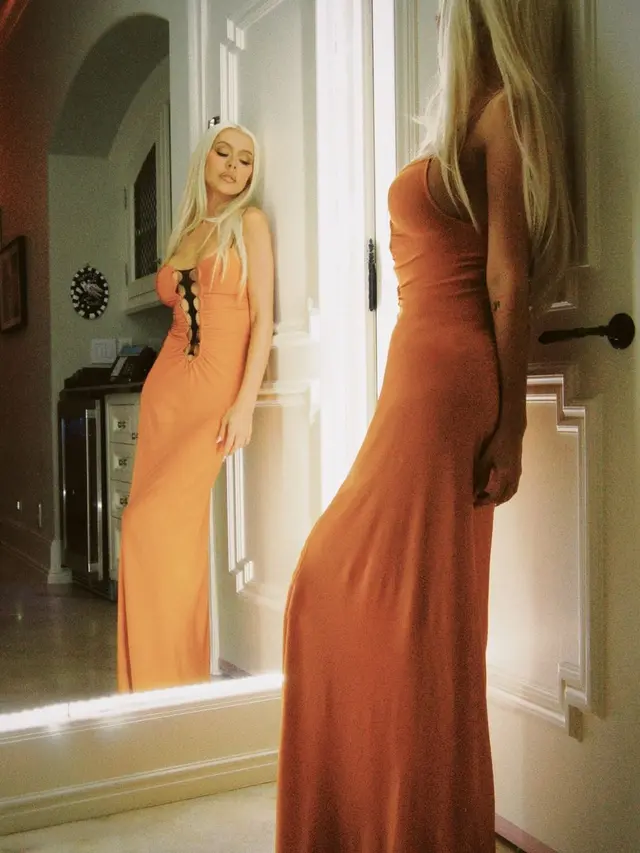 Christina Aguilera Pamer Tubuh Langsing Lewat Kostum Halloween Ketat, Tepis Rumor Pakai Ozempic