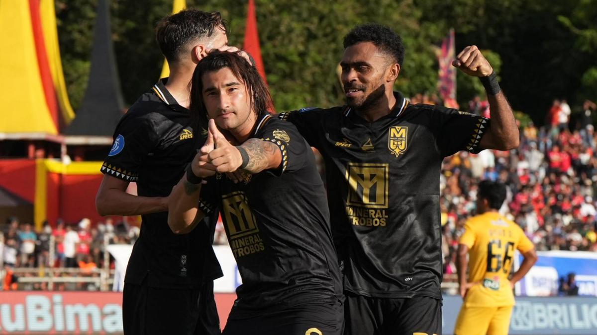 BRI Liga 1: Baru 2 Menit Injak Rumput, Striker Malut United Langsung Gagalkan 3 Poin di Depan Mata Semen Padang