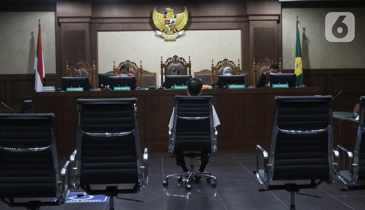 Terdakwa kasus dugaan korupsi di PT ASABRI Benny Tjokrosaputro menjalani sidang dengan agenda pembacaan putusan di Pengadilan Tipikor, Jakarta, Kamis (12/1/2023). Majelis hakim menjatuhkan vonis nihil kepada Benny Tjokrosaputro terkait pengelolaan keuangan dan dana investasi di PT Asabri tahun 2012-2019 dikarenakan sudah mendapat vonis seumur hidup dalam kasus Jiwasraya. (Liputan6.com/Johan Tallo)