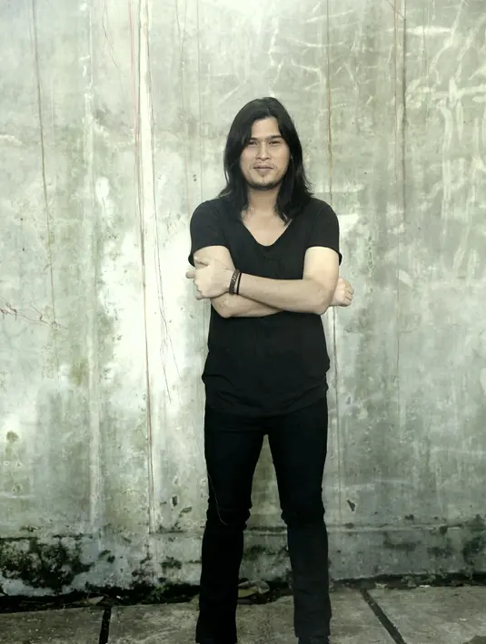 "Tema masih tetap cinta karena nggak ada habisnya membahas cinta. Tapi cinta yang mungkin kita rasain lah sehari-hari, yang pernah di-php-in mungkin gitu ya,” tambah Virzha.  (Galih W.Satria/Bintang.com)