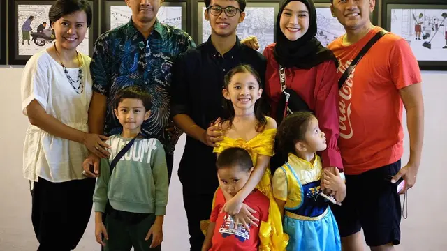 4 Seleb Ini Akrab Sama Istri Baru Mantan Suaminya, Harmonis Banget