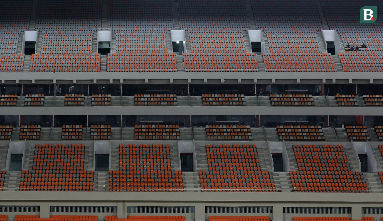 Tribun penonton di Jakarta Internasional Stadium (JIS) sebelum laga International Youth Championship 2021 antara Barcelona U-18 melawan Atletico Madrid U-18 di Jakarta International Stadium, Jakarta, Jumat (15/04/2022). (Bola.com/Bagaskara Lazuardi)