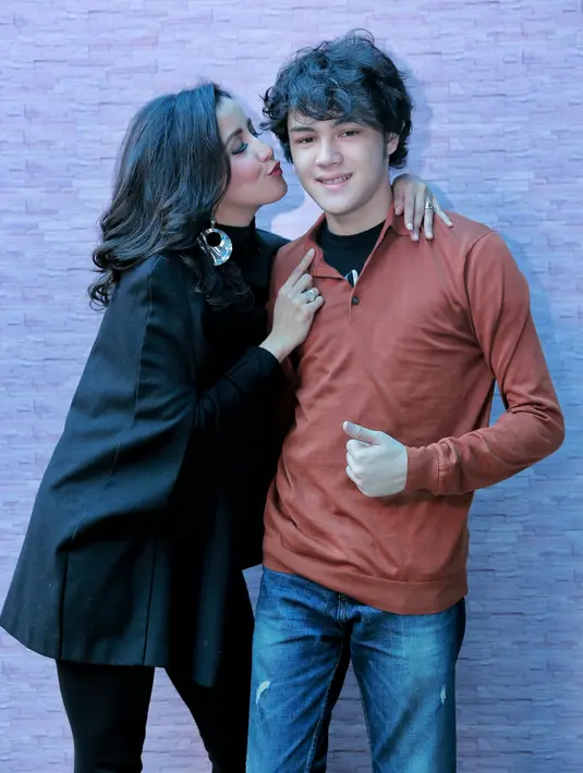 Sebagai orang biasa, Andi Soraya mengaku tak luput dari kesalahan. Seandainya melakukan hal itu, ia tak segan untuk meminta maaf pada anaknya. (Adrian Putra/Bintang.com)