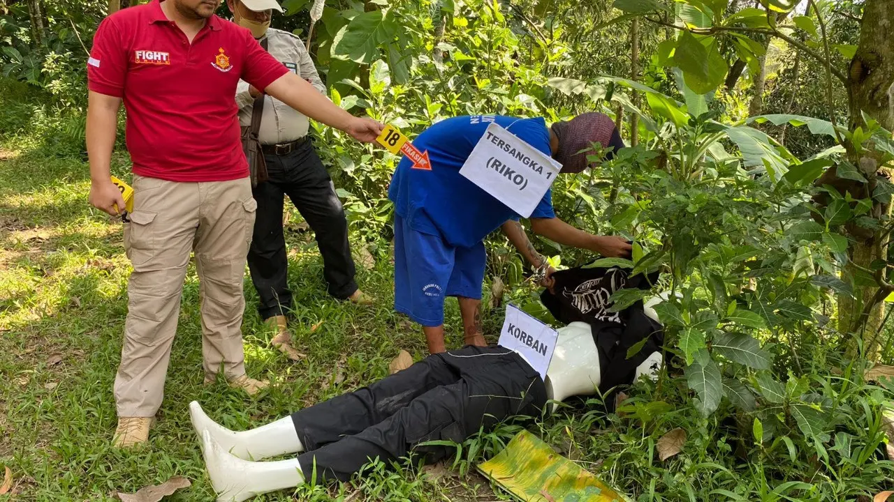 Rekonstruksi pembunuhan siswi SMP di Kebumen, Jawa Tengah. (Foto: Liputan6.com/Humas Polres Kebumen)