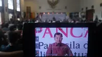 Wakil Presiden Jusuf Kalla (JK) memaparkan pengalaman hidupnya yang berkaitan dengan Pancasila saat membuka Kongres Pancasila XI di Balai Senat UGM, Kamis (15/8/2019). (Liputan6.com/ Switzy Sabandar)