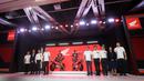 Launching motor baru untuk MotoGP 2025 yang dihadiri oleh pebalap MotoGP Honda Racing Corporation (HRC), Joan Mir dan Luca Marini di pabrik PT Astra Honda Motor (AHM) di Cikarang, Jawa Barat pada Sabtu (1/2/2025). (Bola.com/M. Iqbal Ichsan)