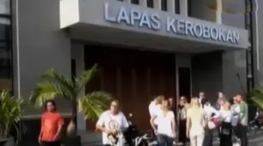 Insiden kembali terjadi di Lembaga Pemasyarakatan Kelas IIA Kerobokan Denpasar Bali, karena telah membebaskan narapidana yang belum habis masa tahanannya.