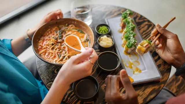 Telat Makan Siang? Ini Jam Makan Siang yang Tepat untuk Jaga Energi dan Fokus Sepanjang Hari! (Foto dok : Freepik/freepik)