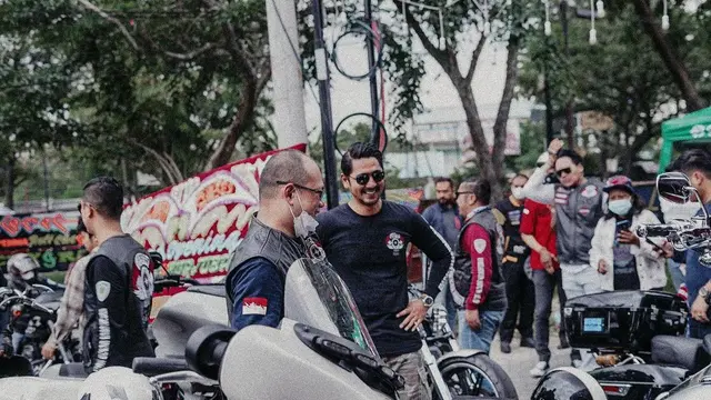 Arya Saloka Berjenggot dan Berkumis