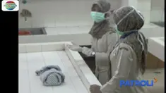 Seorang bayi diduga meninggal dunia karena kelalaian sang orangtua yang memasukkan bayinya ke dalam jok motor.