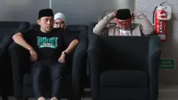 Sebelumnya, Yaqut Cholil Qoumas telah menjalani pemeriksaan sebagai saksi pada Jumat 30 Januari 2026. Tampak dalam foto, mantan Menteri Agama, Yaqut Cholil Qoumas (kanan) sesaat sebelum menjalani pemeriksaan di gedung Merah Putih Komisi Pemberantasan Korupsi (KPK), Jakarta, Kamis (12/3/2026). (Liputan6.com/Helmi Fithriansyah)
