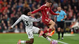Bertandang ke markas Liverpool, Manchester United tampil penuh kejutan. (PETER POWELL/AFP)