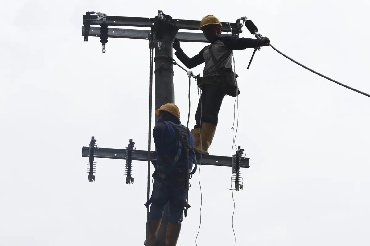 PLN Terus Upayakan Penyambungan Kabel Listrik yang Putus Akibat Gempa Cianjur