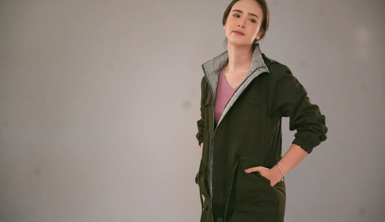 "Yah dia bisa manjain aku sih lebih bagus. Enggak usah romantis sih, karena aku enggak suka diromantisin atau digombalin," kata Pamela Bowie. (Nurwahyunan/Bintang.com)