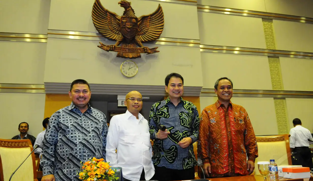 Politisi Partai Golkar Aziz Syamsuddin (kedua kanan) terpilih sebagai Ketua Komisi III DPR di Jakarta, Rabu (29/10/2014). (Liputan6.com/Andrian M Tunay)