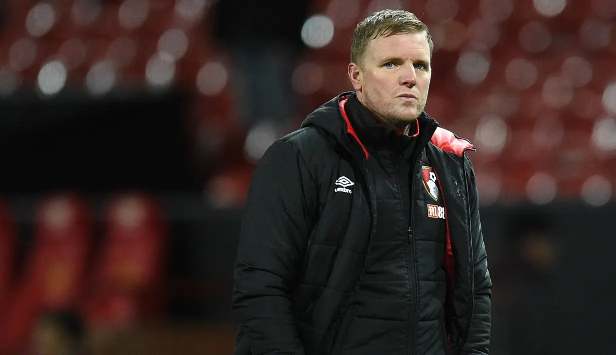 Eddie Howe merupakan sosok penting dibalik kesuksesan Bournemouth naik ke kasta pertama Liga Inggris. Ia juga mampu meracik permainan yang ciamik bersama The Cherries walaupun hanya bertahan dua musim saja. Saat ini, Eddie Howe tidak sedang melatih klub manapun. (AFP/Oli Scarff)