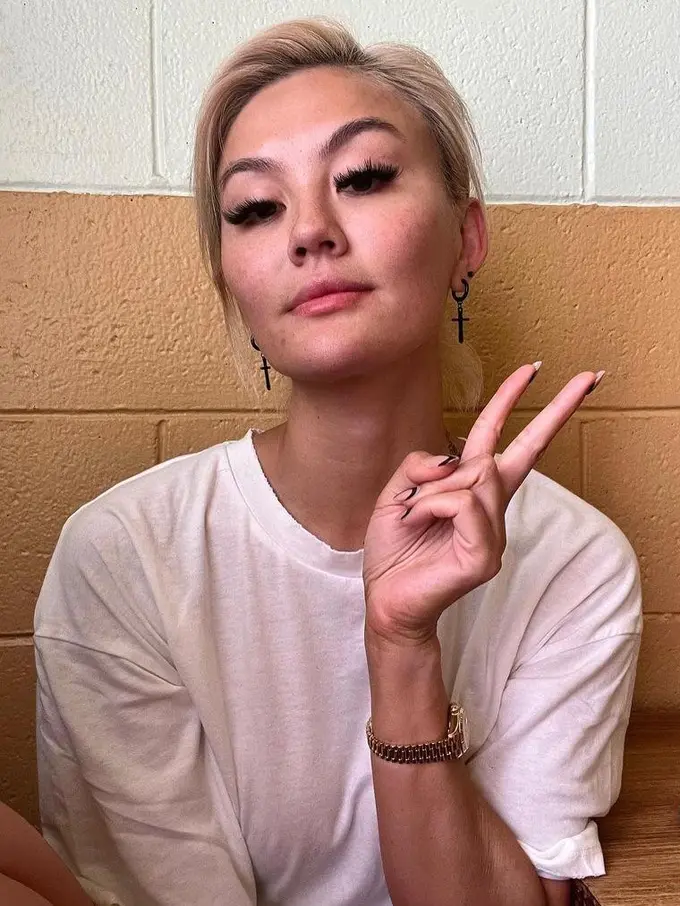 Agnez Mo Unggah Foto Tanpa Makeup dan Filter, Tetap Cantik dengan Freckles